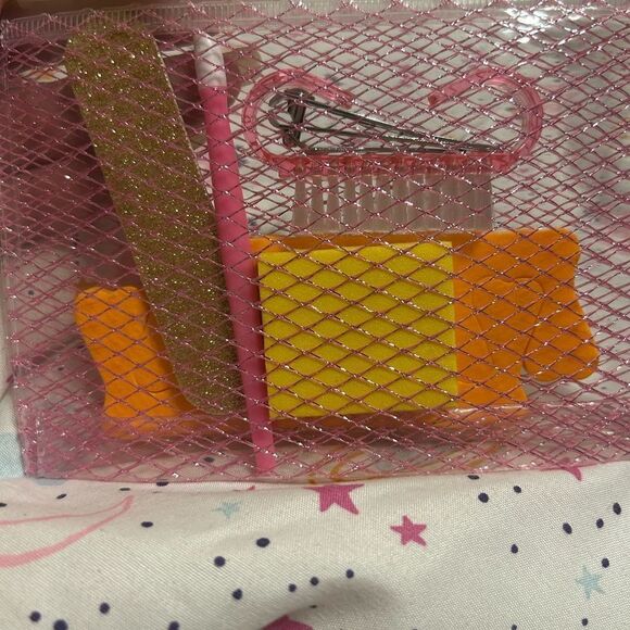 NWT  Nail CareSet - Picture 7 of 11